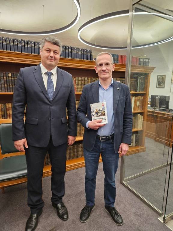 Ректор ДВГУПС Владимир Буровцев встретился с научным руководителем РВИО Михаилом Юрьевичем Мягковым.