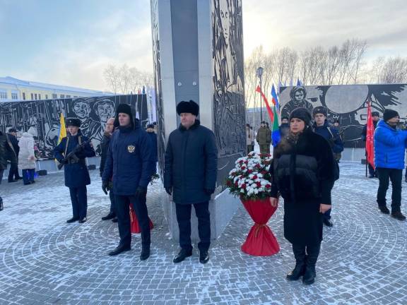 Сегодня, 11 декабря 2024 г. ректор ДВГУПС , председатель регионального отделения Российского военно-исторического общества (РВИО) в Хабаровском крае Владимир Буровцев принимает участие в открытии Стелы «Комсомольск-на-Амуре – город Трудовой доблести»