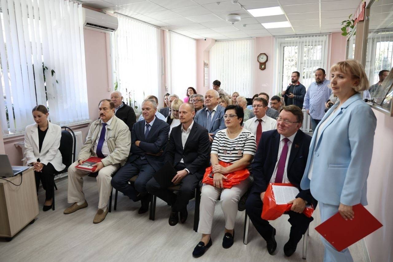 Представители регионального отделения РВИО приняли участие в поздравлении с 90-летним юбилеем Государственного архива общественно-политической истории Курской области (ГАОПИКО)