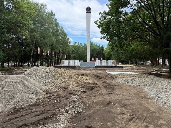 Реконструкция сквера Победы в Биробиджане продолжается