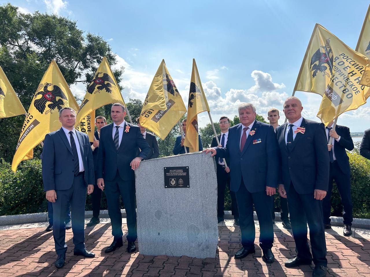 В Хабаровске на площади Славы состоялась торжественная церемония открытия имен Героев Советского Союза на мемориале Обелиск Славы.