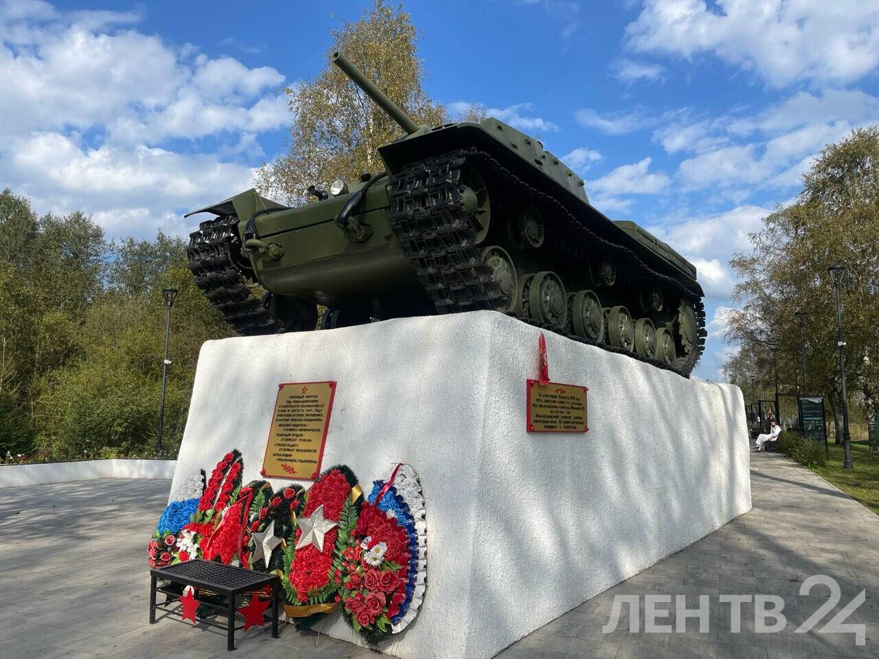 На рубеже обороны под Гатчиной установлен подлинный танк КВ-1