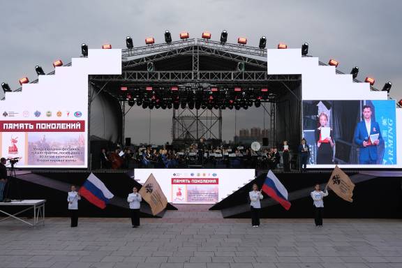 Уникальный концерт подарил амурчанам трансграничный оркестр России и Китая