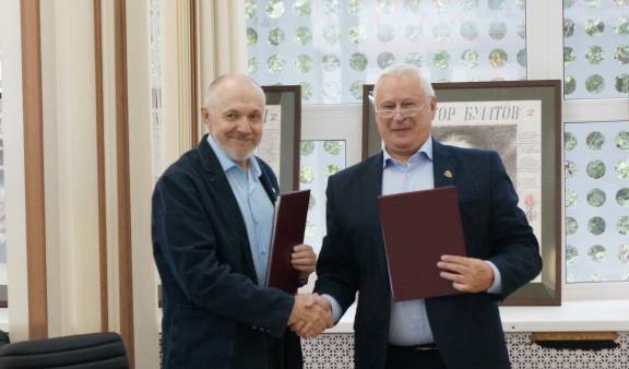 Издательские проекты, ёла, профильный класс РВИО и 300 автомобилей фронту