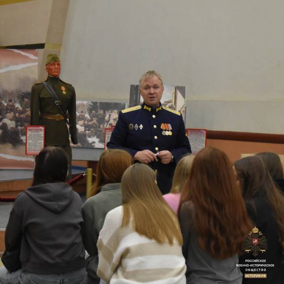 Передвижная интерактивная выставка исторического военного костюма «Символы Победы»