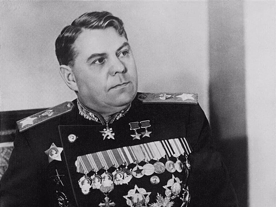 Открытие уличной фотовыставки к 130-летию Маршала Александра Василевского