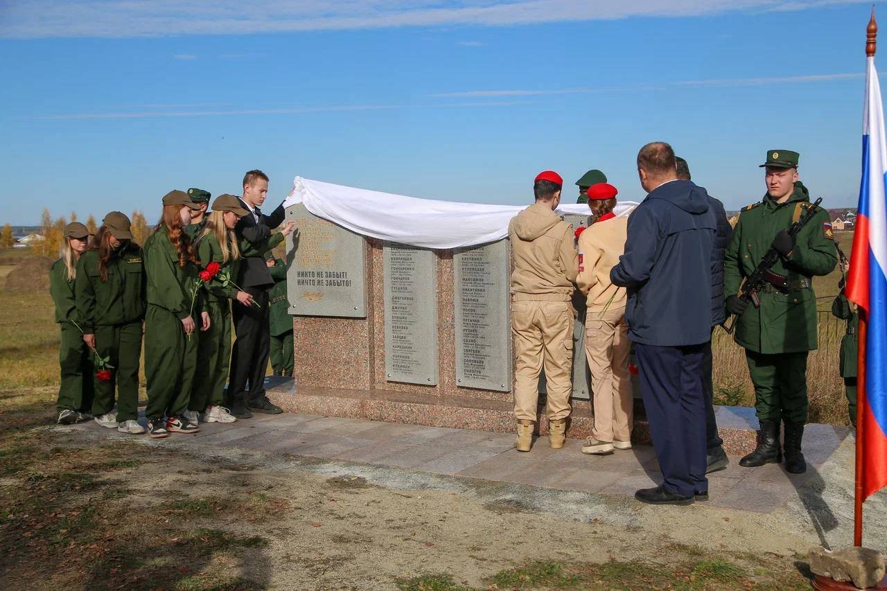 Торжественное открытие памятника героям Великой Победы 