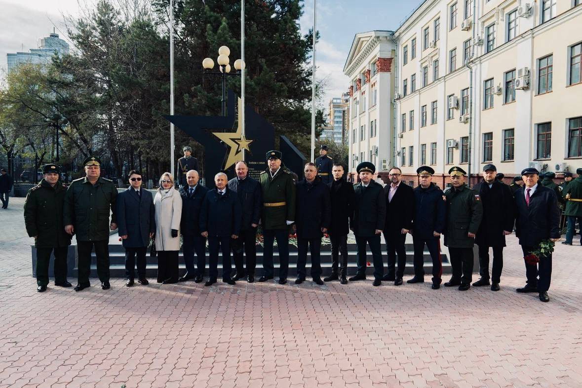 В Хабаровске открыт мемориал «Павшим воинам» и «Аллея выпускников военной подготовки»