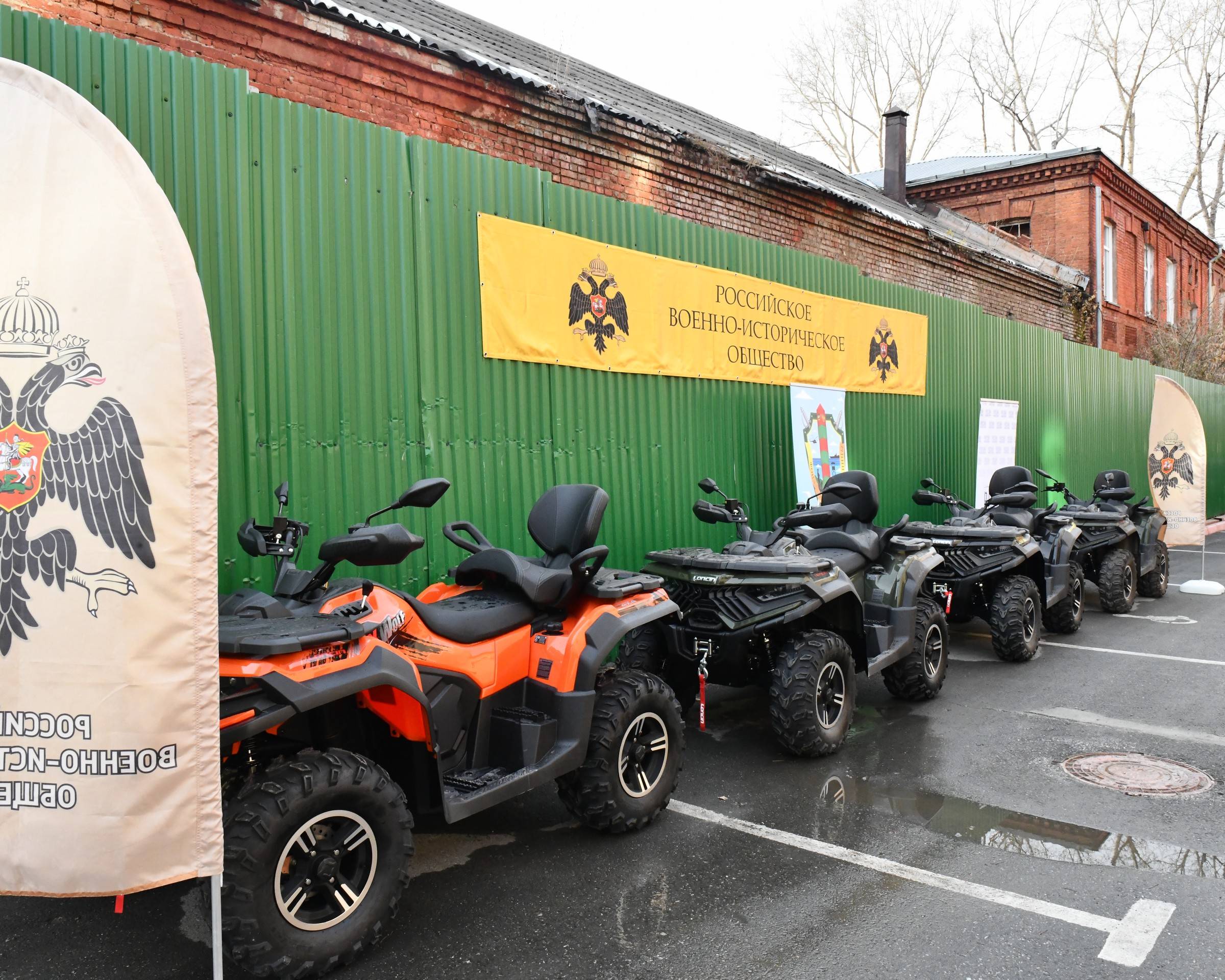 В историческом парке «Россия – Моя история» состоялась передача квадроциклов Фонду «Ветераны границы» для обеспечения военнослужащих в зоне СВО