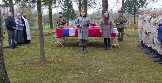 На воинском мемориале в Новоржеве перезахоронили останки бойцов Красной Армии.