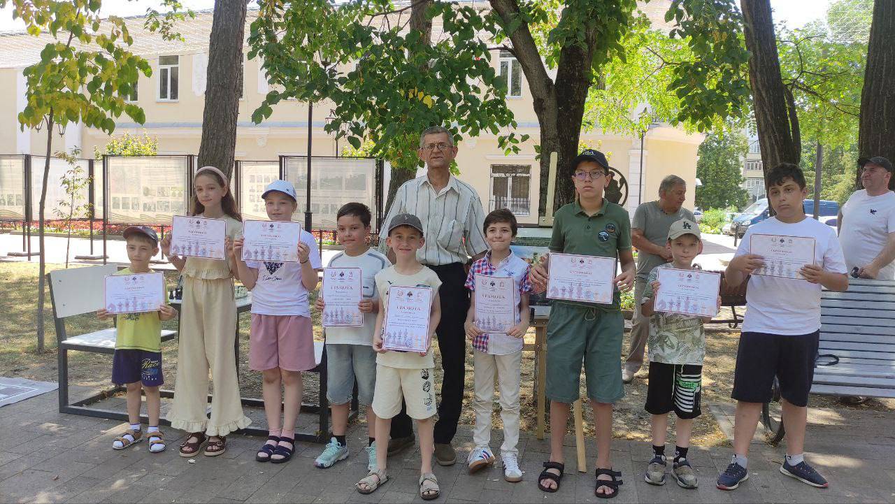 Семейный турнир по шашкам и шахматам, посвящённый Дню семьи, любви и верности