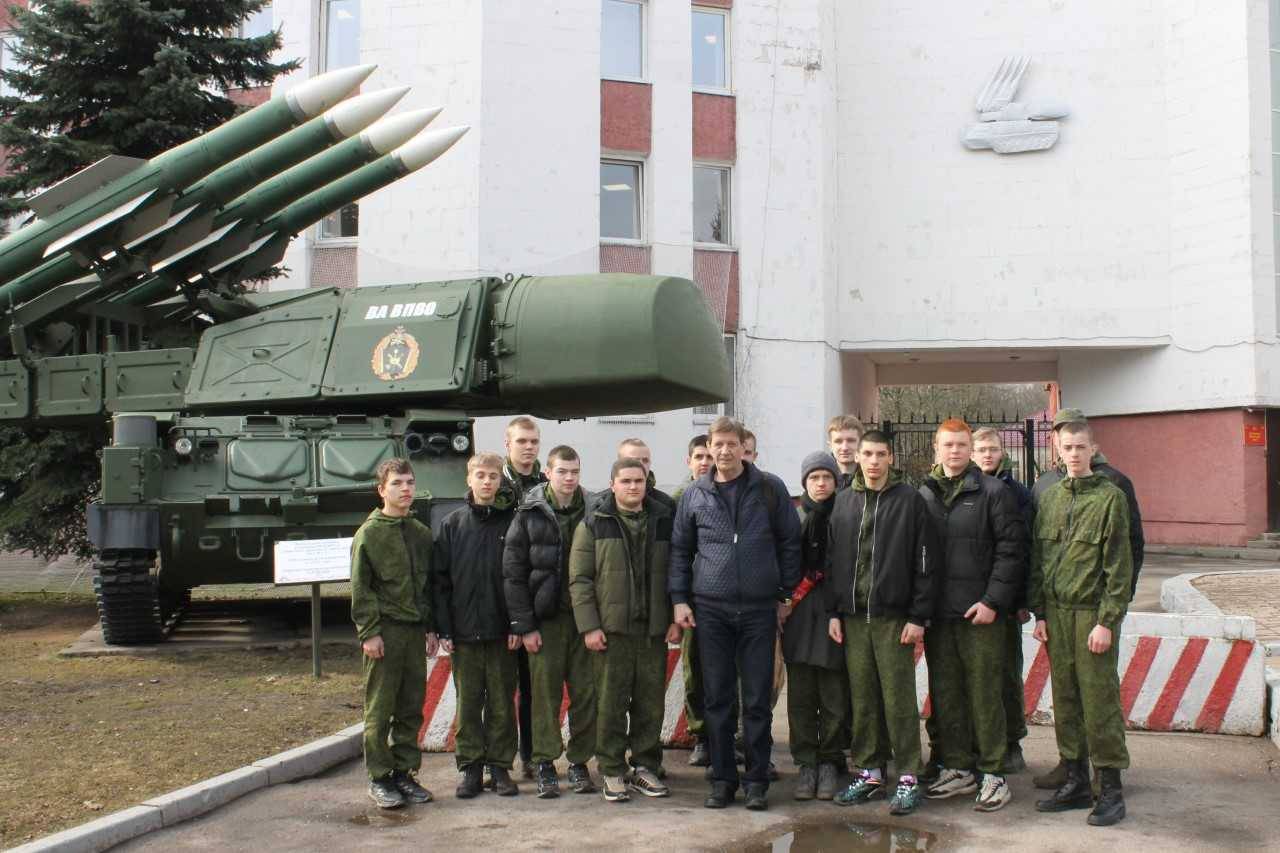 Школьники из Андреаполя посетили военную академию в Смоленске