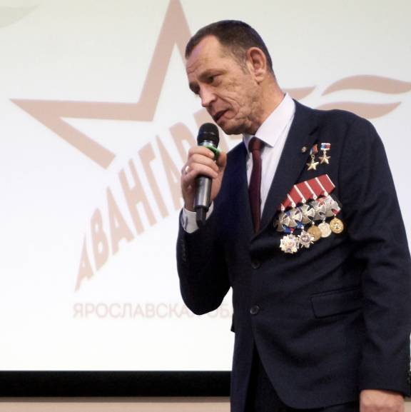 Герои России вместе с Мобильным Домом Юнармии прибыли в Центр "Авангард"