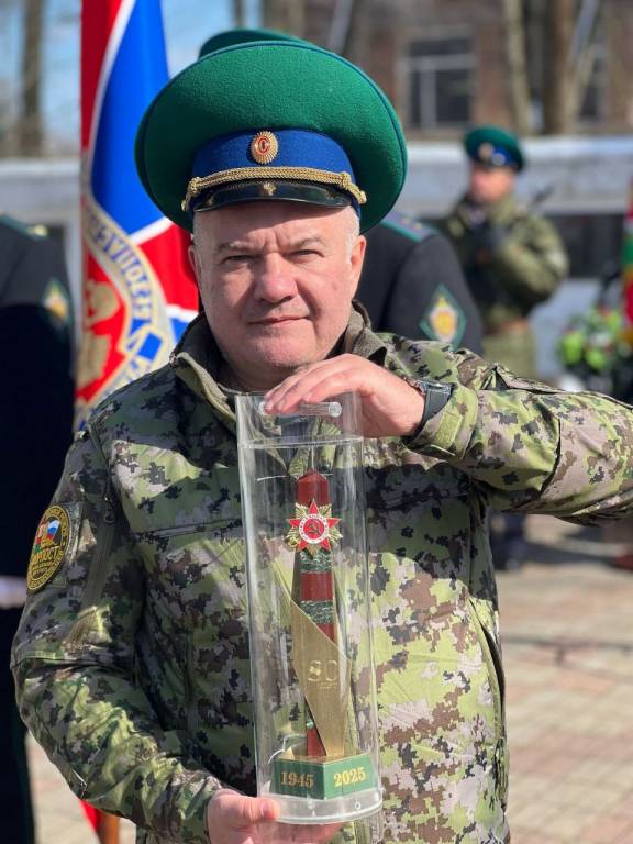Владимир Котов принимает участие в пограничной эстафете Победы