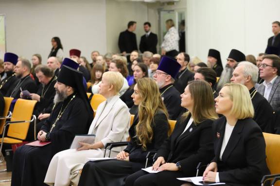 Формирование личности и вызовы времени - в Петрозаводске прошли Рождественские чтения