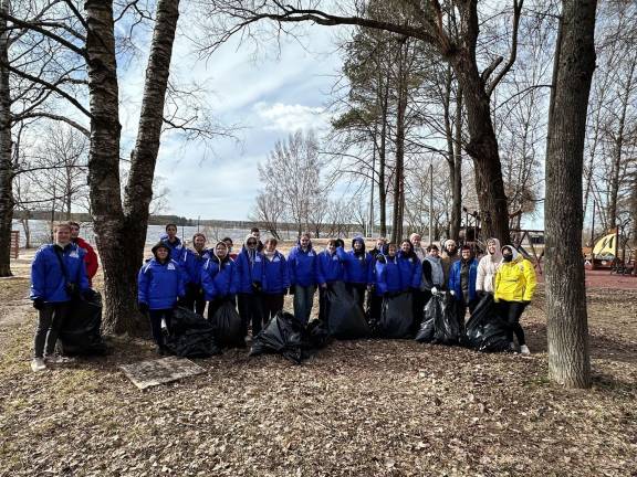 В Тверской области берег реки очистили от мусора