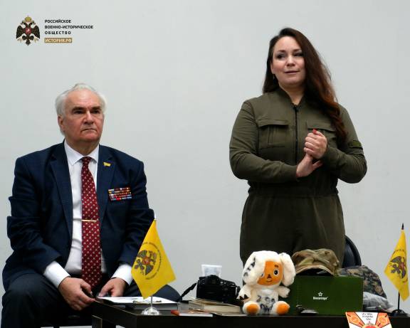 ЯРО РВИО организовало встречу студентов колледжей с военкором СВО Оксаной Виноградовой