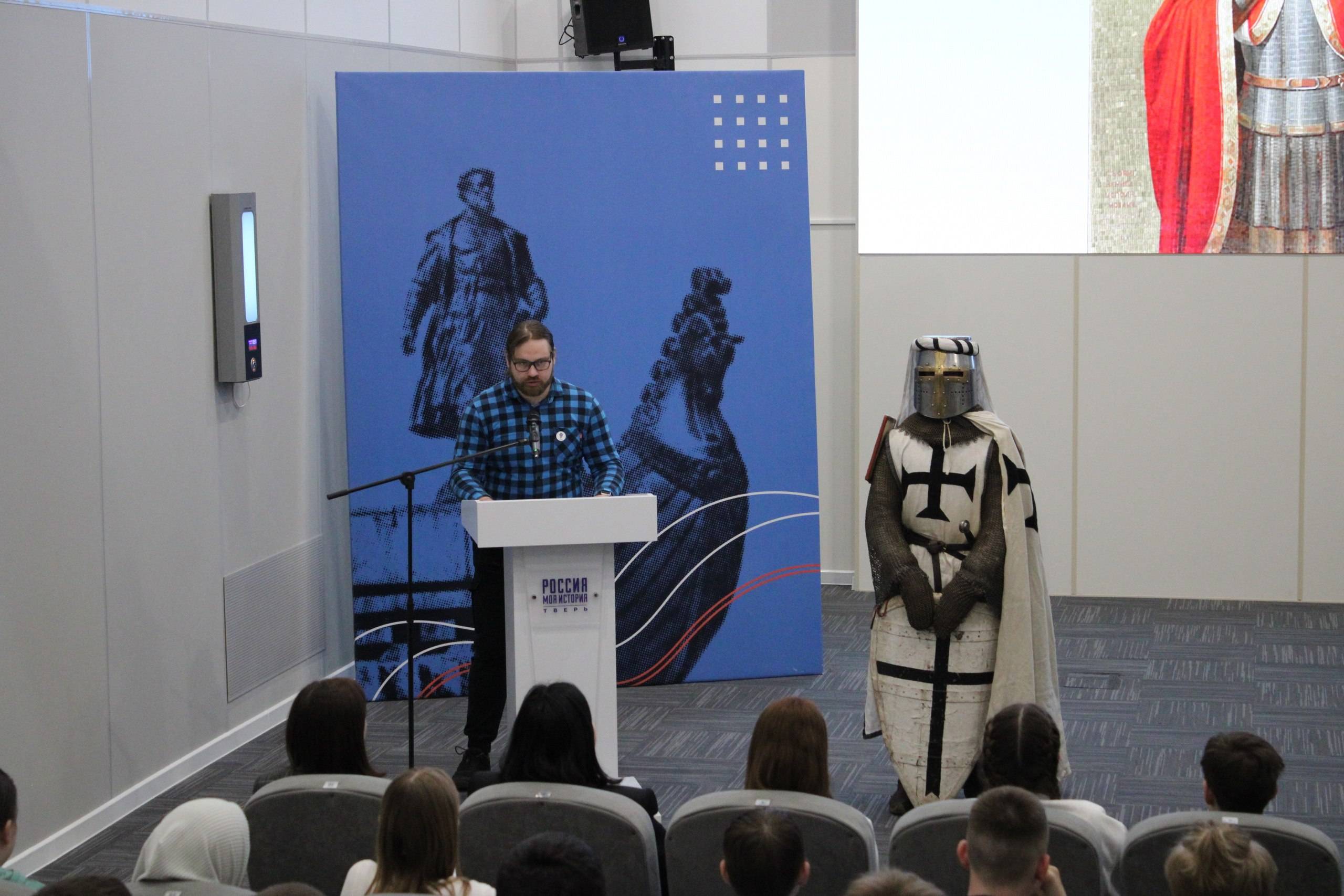 Образ военачальника: школьники приняли участие в мероприятии ко Дню воинской славы