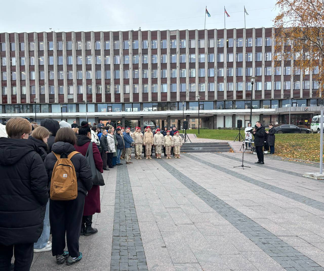 В канун Дня народного единства в Петрозаводске открылась выставка «Защита суверенитета Российского государства. История и современность». 