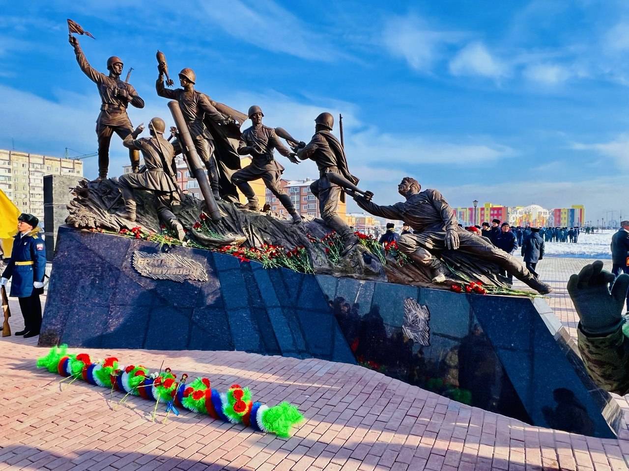 Памятник братьям Шумовым открыт в Кызыле