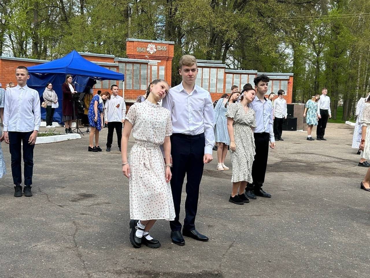 «Синий платочек» объединил молодежь и ветеранов в Торжке