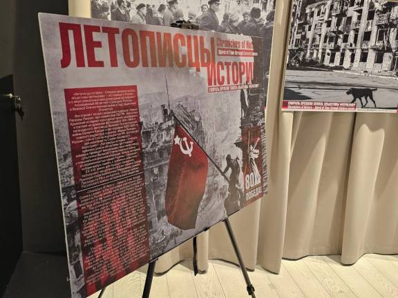 В Йошкар-Оле открылась выставка «Летописцы истории. Спираль времени сквозь объективы фотокамер».