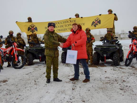 Торжественная церемония передачи техники бойцам бригады специального назначения