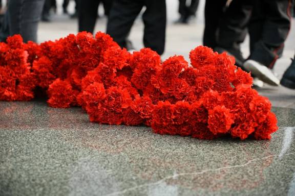 Возложение цветов в честь Дня Неизвестного Солдата