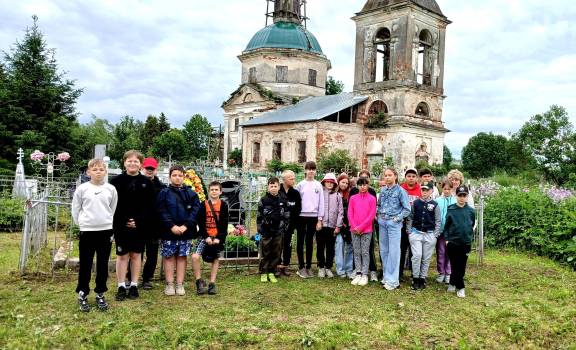 Школьники из Сонково познакомились с памятными местами округа