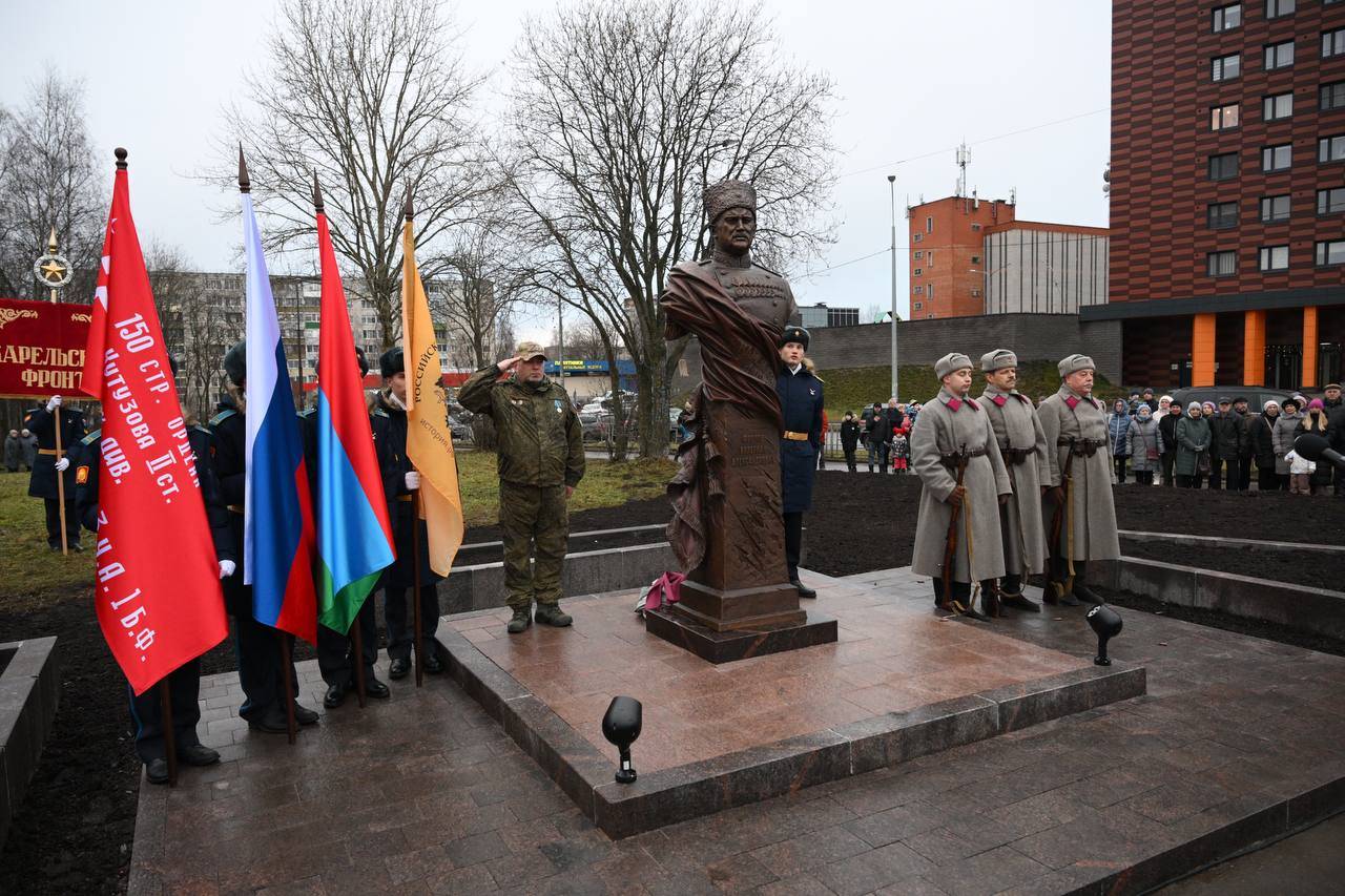 Памятник генералу Фролову открыт Петрозаводске