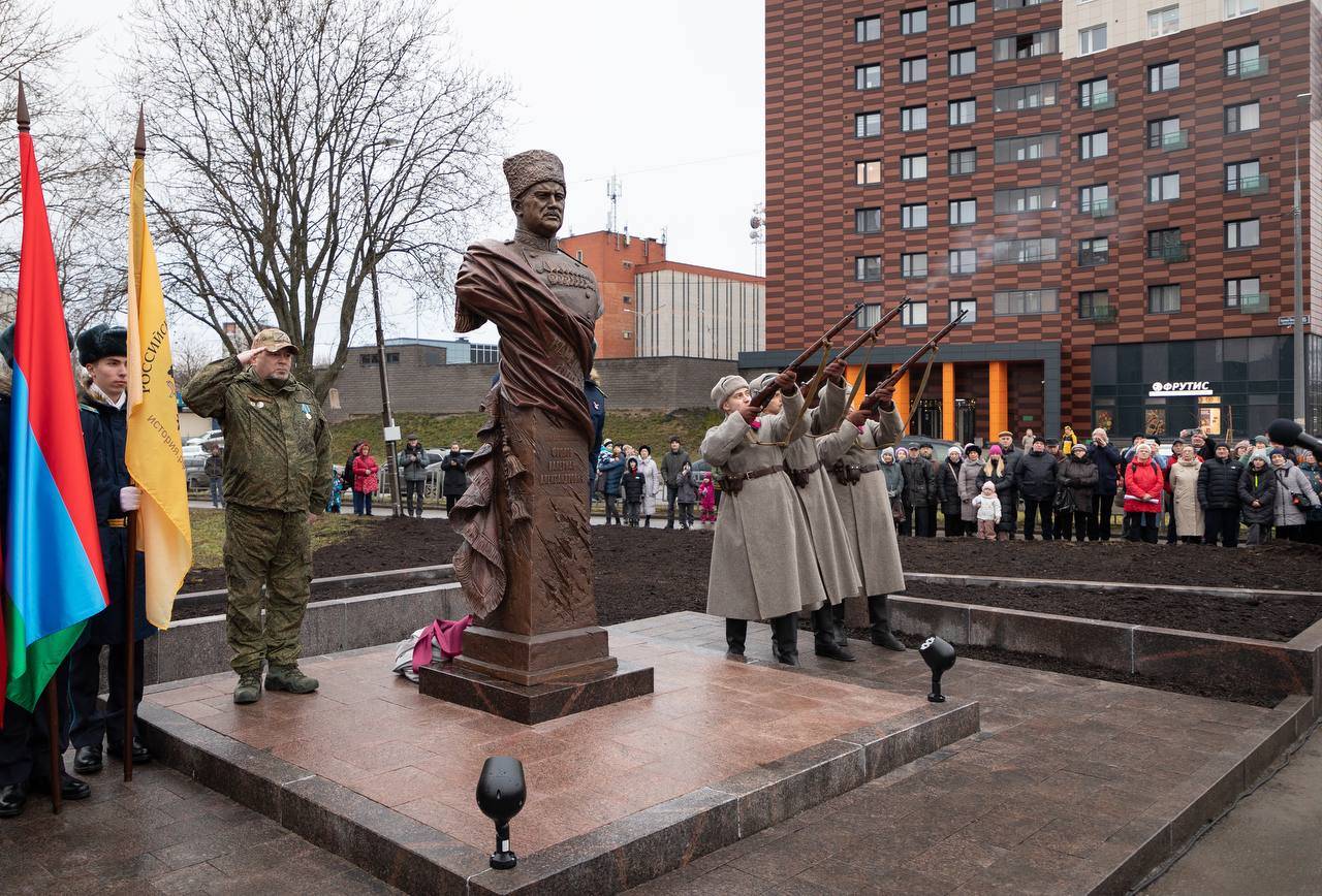 В Петрозаводске открыт памятник командующему Карельским фронтом В.А.Фролову