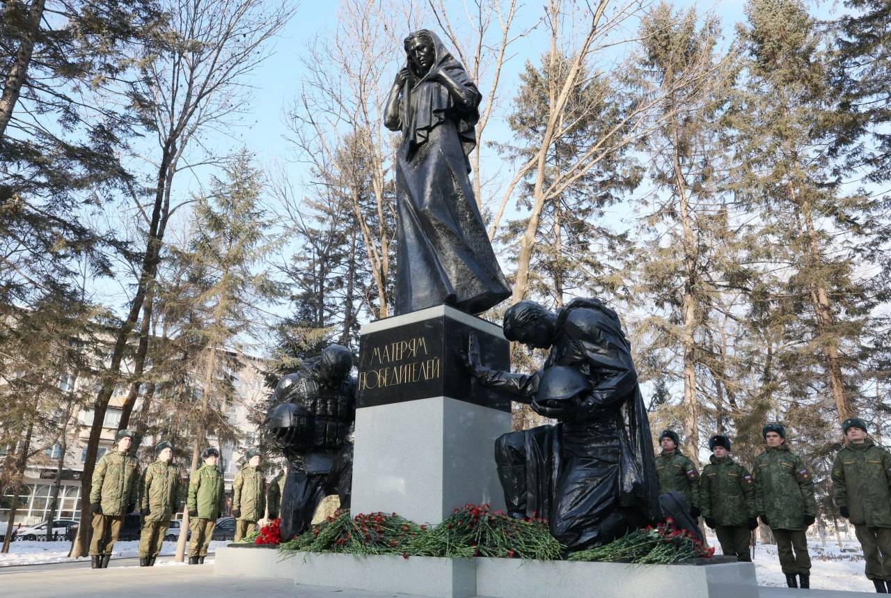 В Биробиджане открыт памятник «Матерям Победителей»