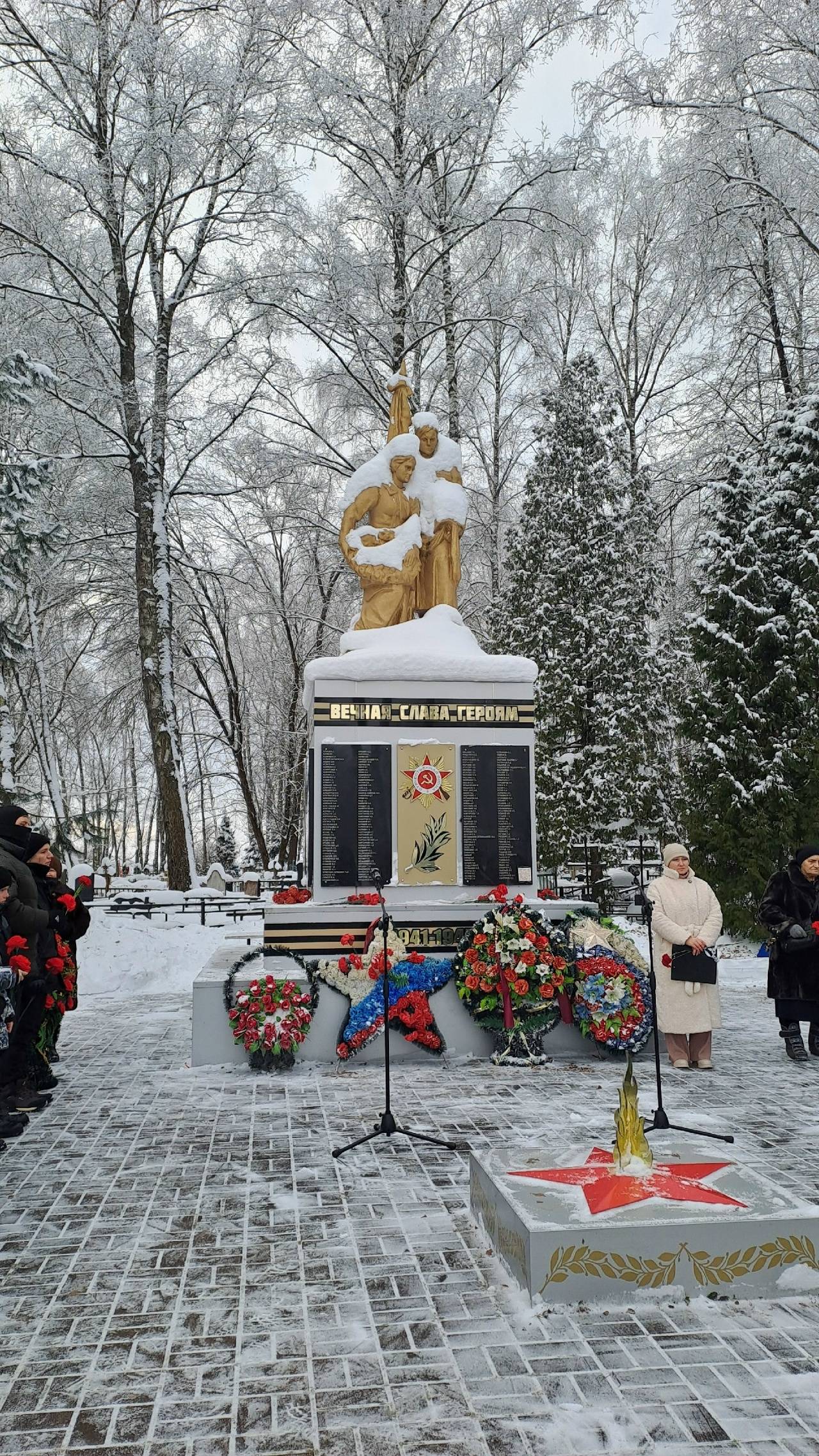 Митинг, посвящённый 84-ой годовщине со дня освобождения п. Полотняный Завод от немецко-фашистских захватчиков