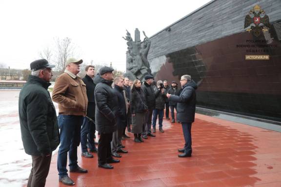 Экскурсия для членов Комитета Государственного Совета Республики Крым по патриотическому воспитанию и молодёжной политике на территорию Мемориального комплекса "Концлагерь "Красный".