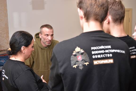 В Уйме ребята из профильного класса РВИО встретились с «Ангелами фронта»