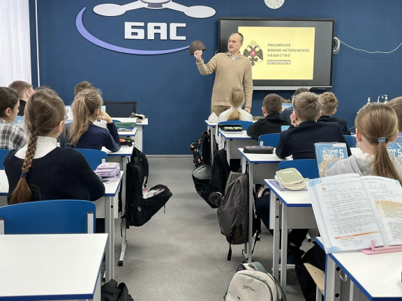 Занятие со школьниками в рамках  Декады единых действий, посвящённой 82-й годовщине полного освобождения Ленинграда от фашистской блокады