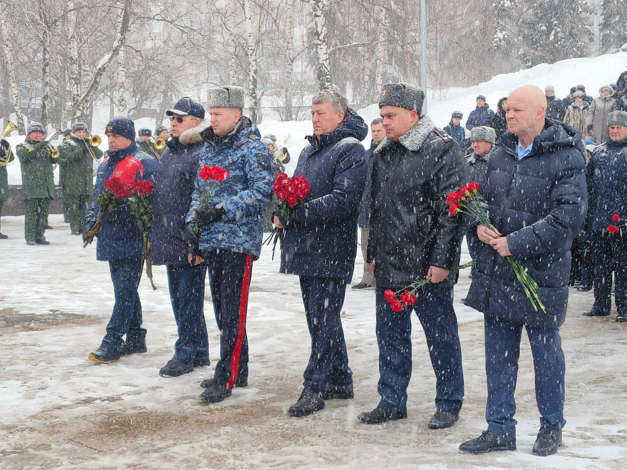 15 февраля в Ульяновске на площади 30-летия Победы состоялось торжественное мероприятие, посвящённое Дню памяти о россиянах, исполнявших служебный долг за пределами Отечества и 37-й годовщине вывода советских войск из Республики Афганистан