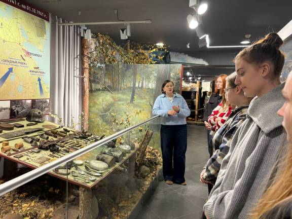 Студенты вместе с членами регионального отделения РВИО посетили Музей воинской славы Петрозаводска