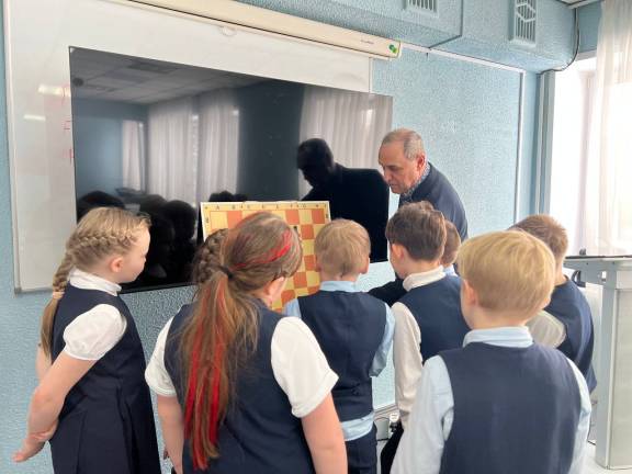 Мастер-класс гроссмейстера Игоря Агапова прошел в шахматной школе РВИО в Ижевске