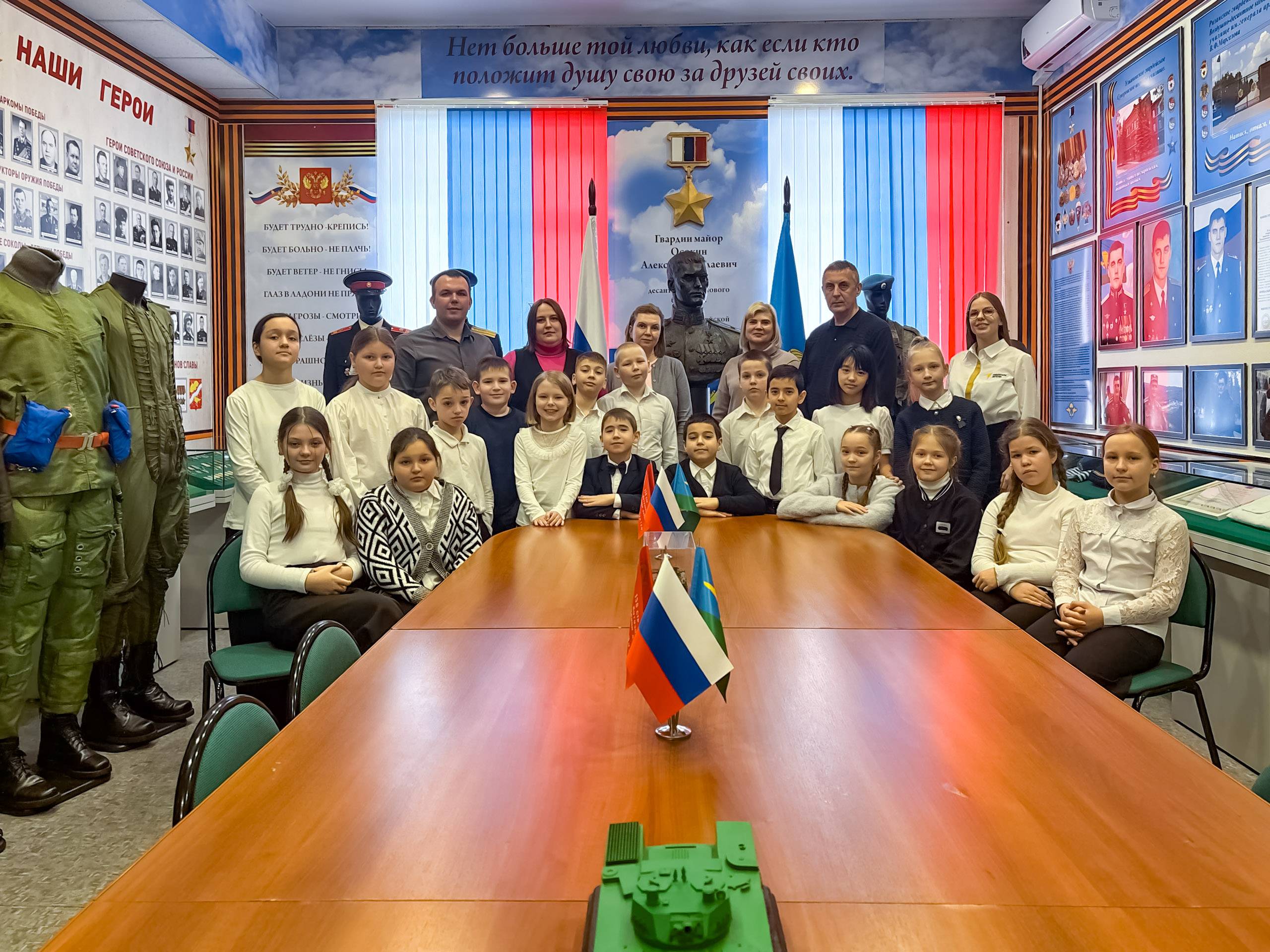 Школьникам рассказали о Защитниках Отечества