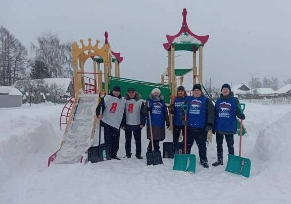 Снежный десант вышел на улицы Старицы