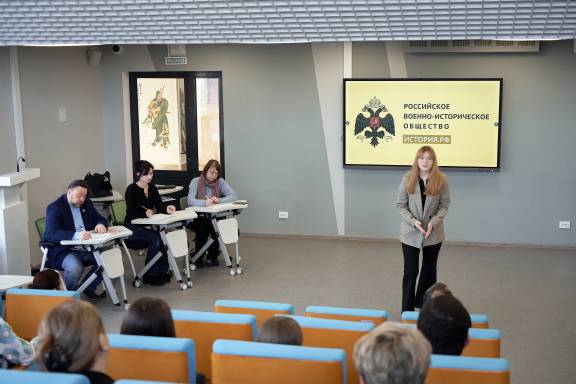 В Институте филологии ЛГПУ прошел конкурс «Сила и нежность, смелость и верность»