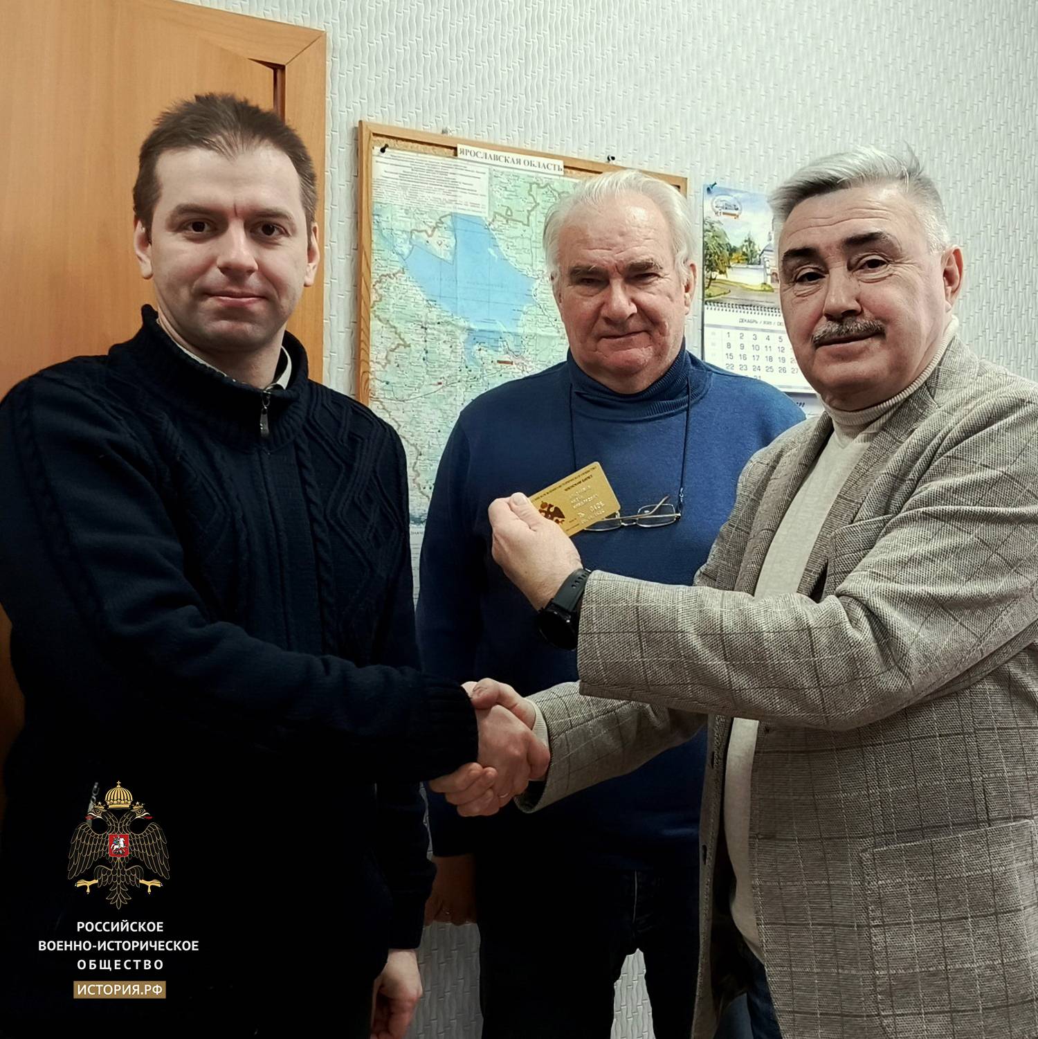 ЯРО РВИО продолжает вручать членские билеты своим новым активистам