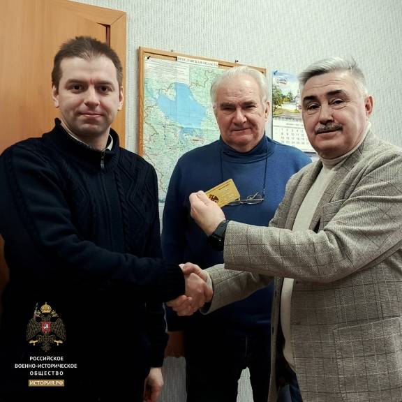 ЯРО РВИО продолжает вручать членские билеты своим новым активистам