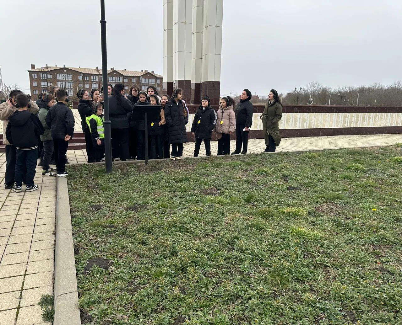 Пешеходная экскурсия к мемориальному комплексу "Победа" в городе Адыгейске