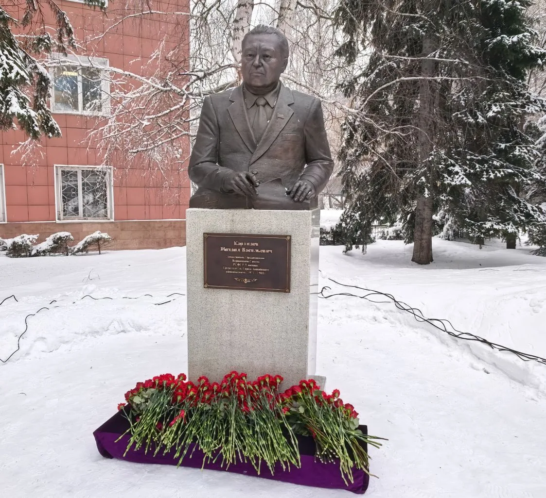 Почтили память Михаила Васильевича Карамаева. Сегодня, 12 марта, исполняется 97 лет со дня его рождения.