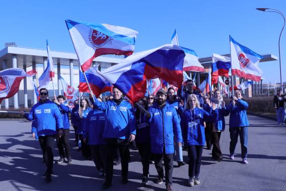 В Санкт-Петербурге состоялся флешмоб, посвященный Дню воссоединения Крыма с Россией