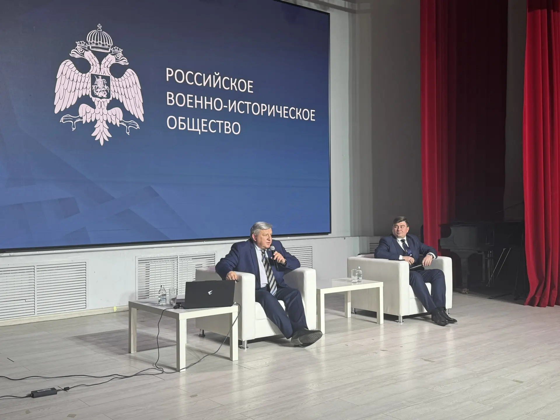 Николай Овсиенко выступил с лекцией перед студентами