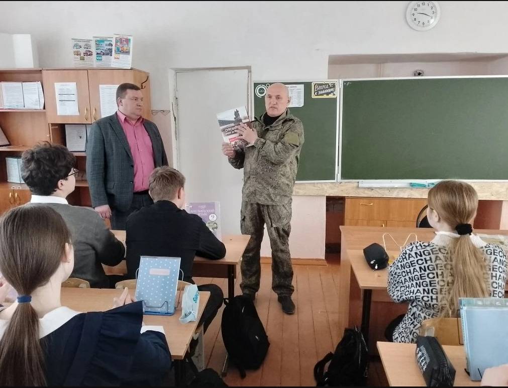 Учащимся Большеберезниковской школы презентовали книгу о Сурском рубеже