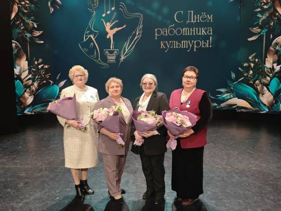 В День работника культуры получила награду активист регионального отделения РВИО в Курской области Лариса Холтобина
